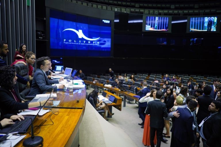 Sessão do projeto Politeia, realizada em 2019, no Plenário da Câmara dos Deputados - (Foto: Pablo Valadares/Câmara dos Deputados)