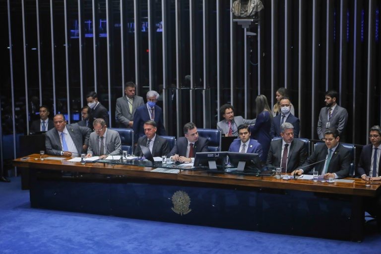 Promulgação das emendas constitucionais 123, 124 e 125 - (Foto: Paulo Sérgio/Câmara dos Deputados)