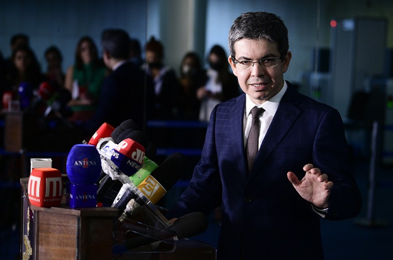 Randolfe Rodrigues em entrevista no Senado, em junho - Pedro França/Agência Senado