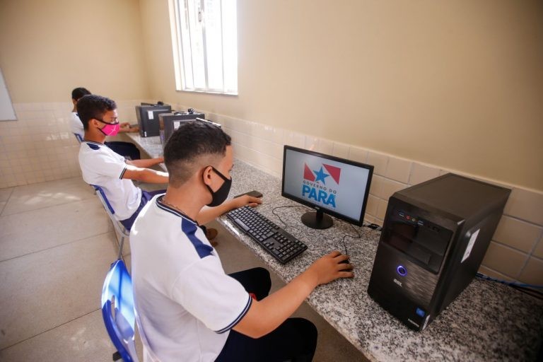 Foi aprovado projeto que prevê internet gratuita para alunos de famílias carentes - (Foto: Marco Santos/Agência Pará)