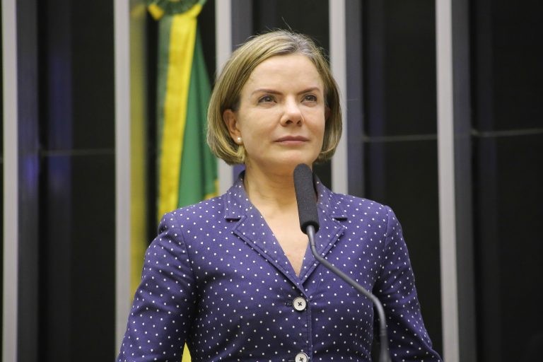 Gleisi Hoffmann assina o projeto com outros 34 deputados do PT - (Foto: Paulo Sérgio/Câmara dos Deputados)