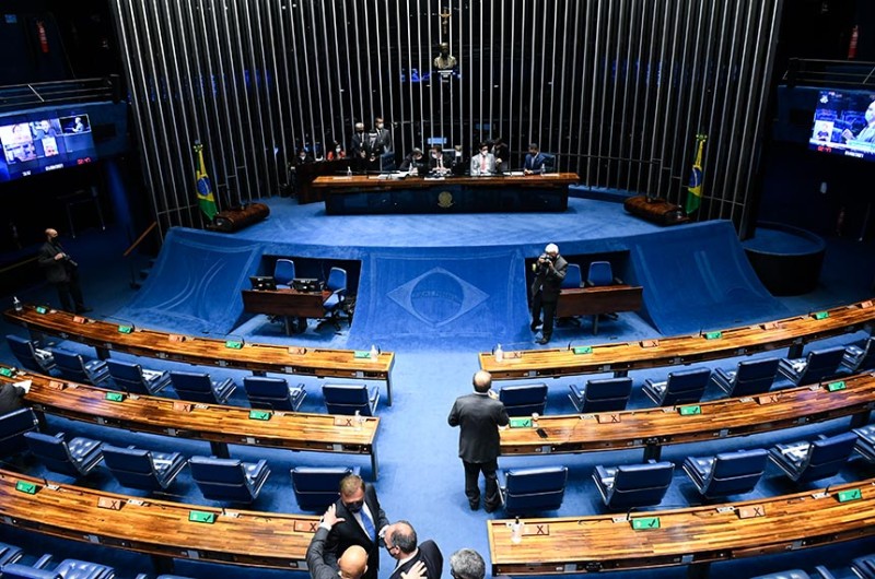 Apesar de compor o Congresso Nacional junto com a Câmara, o Senado possui muitas atribuições privativas, que não passam pela Câmara.