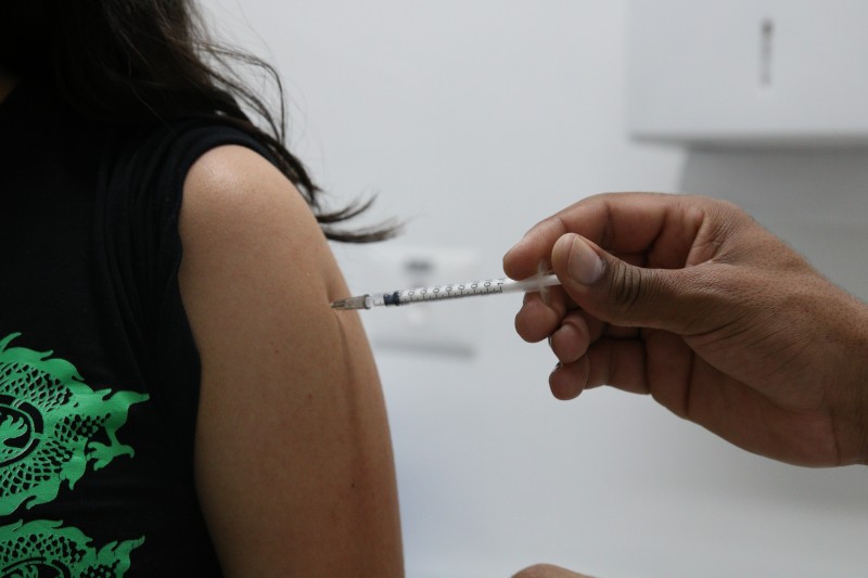 Covid-19: média de mortes diárias está acima de 200 há cinco semanas