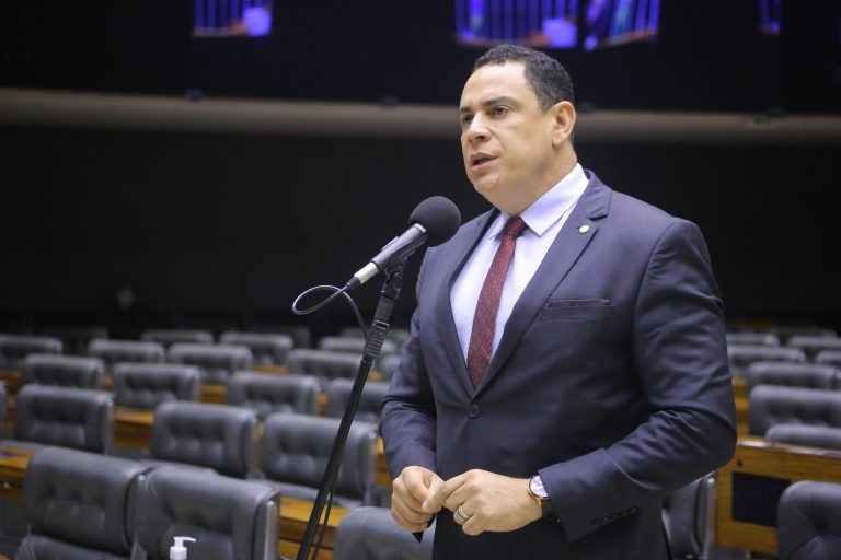 Deputado Da Vitória, autor do projeto de lei - (Foto: Paulo Sérgio/Câmara dos Deputados)