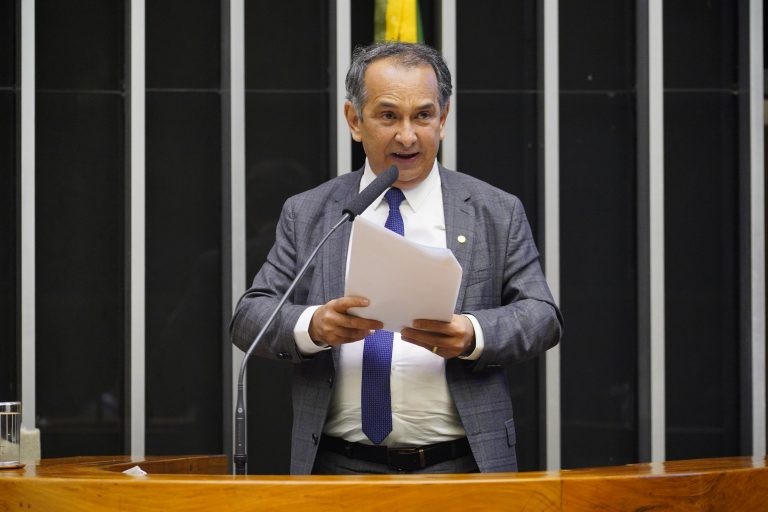 Dr. Jaziel: atenção multidisciplinar incluirá pediatras, fisioterapeutas, fonoaudiólogos e psicólogos - (Foto: Pablo Valadares/Câmara dos Deputados)