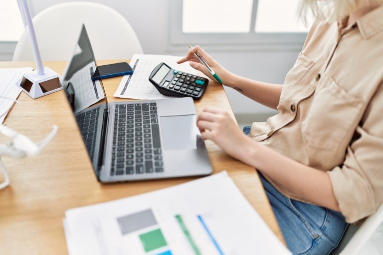 Teletrabalho também poderá ser adotado pelas empresas nesses períodos - (Foto: Depositphotos)