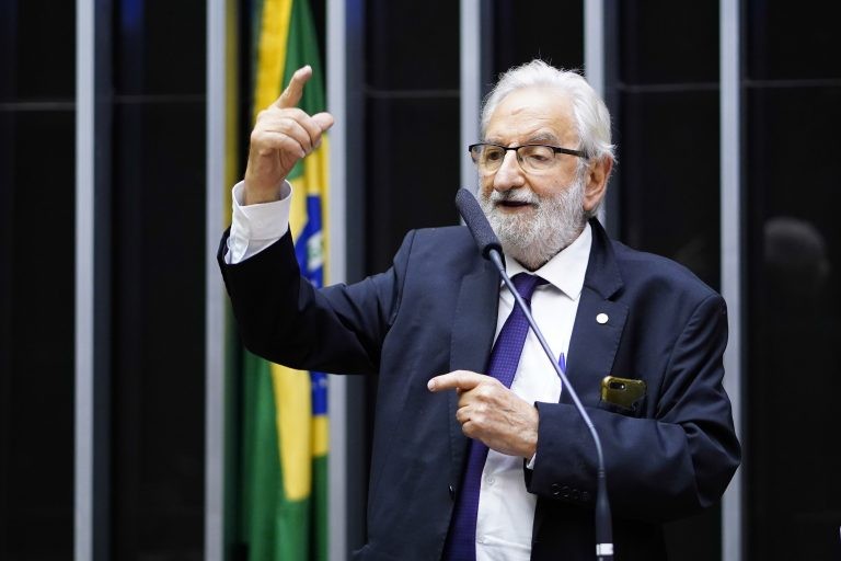 Para Ivan Valente, a ANS não cumpre seu papel de fiscalização dos planos de saúde - (Foto: Pablo Valadares/Câmara dos Deputados)