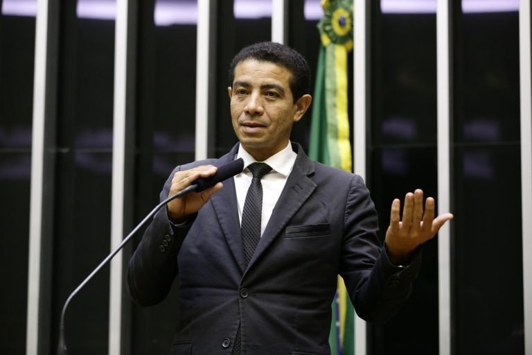 Pastor Gil: ideia é desestimular a oferta de conteúdos eróticos com menores de idade - (Foto: Najara Araújo)