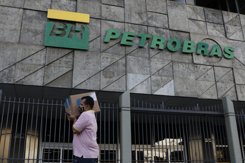 Petrobras reduz preço da gasolina de aviação
