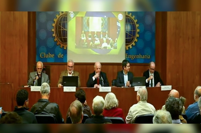 Jean Paul (2º à esq.) e Randolfe (2º à dir.) participaram do seminário, sediado no Clube de Engenharia, no Rio - Agência Senado