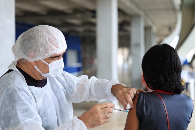 Projeto pretende agilizar a imunização da população - (Foto: Walterson Rosa/MS)