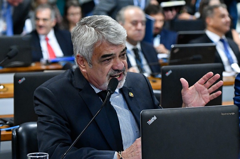 Humberto Costa enviou ofícios à Procuradoria-Geral do Trabalho, Defensoria Pública Federal e Subprocuradoria-Geral dos Direitos do Cidadão. - Geraldo Magela/Agência Senado