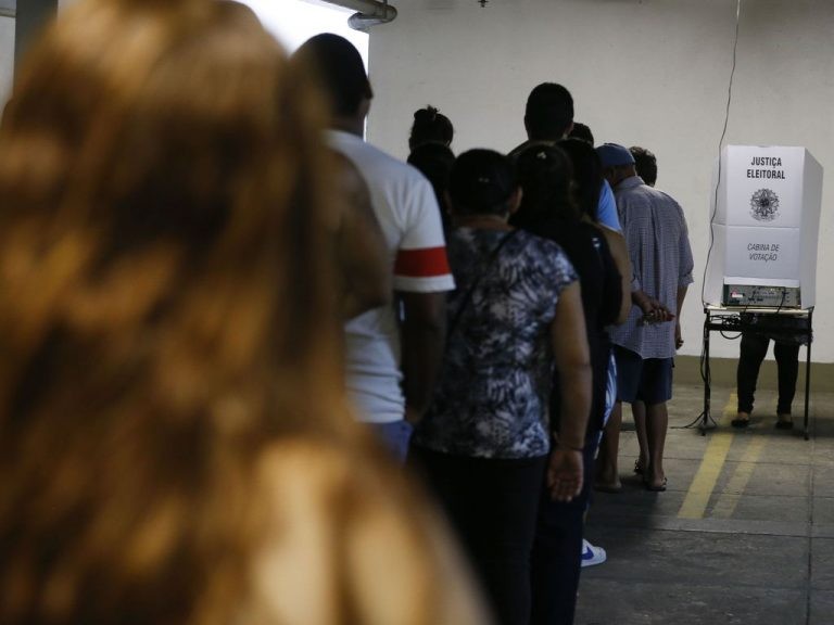 Eleitores reelegeram 294 deputados - (Foto: Tânia Rêgo/Agência Brasil)