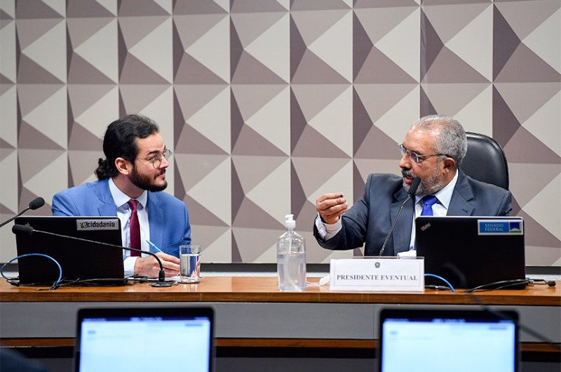 O presidente do colegiado, deputado Túlio Gadêlha, e o vice, senador Paulo Paim - Jefferson Rudy/Agência Senado